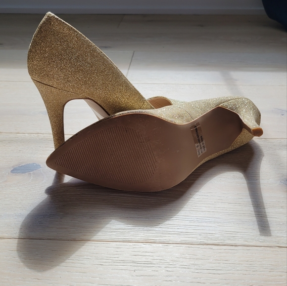 CHARLOTTE RUSSE | Gold Heels - Picture 5 of 8